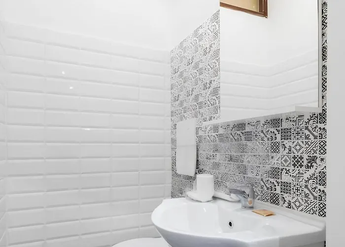 Historic 3br Colosseum 160sqm For 9