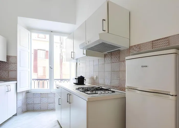 Historic 3br Colosseum 160sqm For 9 Apartament Rzym